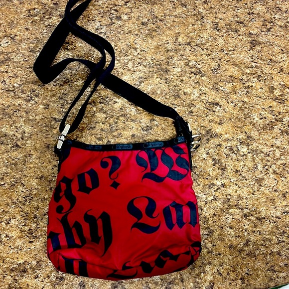 LAMB Lesportsac Gwen Stefani collab black and red shoulder/crossbody adj strap - Picture 3 of 7